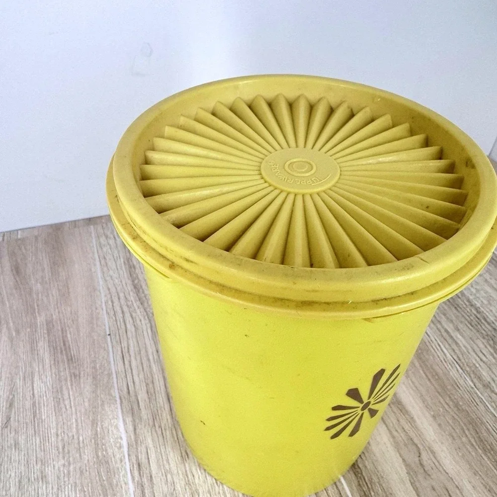 Vintage Tupperware Yellow Servalier Canister Starburst Lid Daisy Retro Kitchen‎